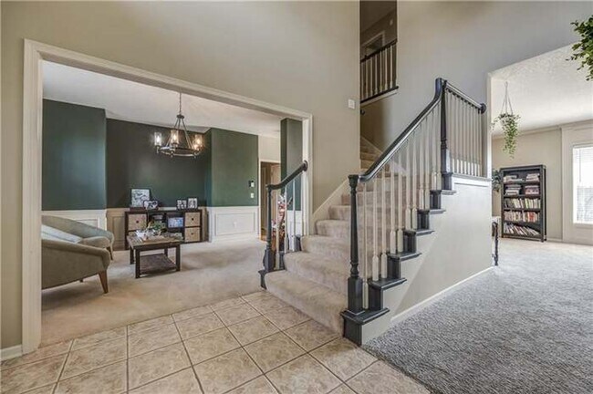 Building Photo - 605 Rock Creek Dr