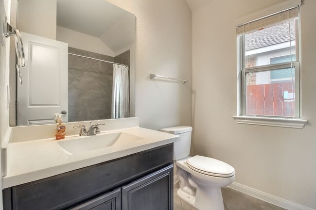 Foto del edificio - Beautiful 3 bed/2.5 bath, house on corner lot w/ green space in the Teravista community