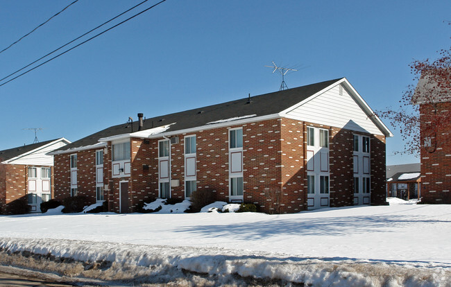 Building Photo - Marshall Plaza Apartment Homes