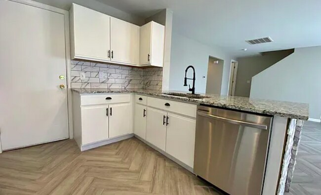 Building Photo - 482 E 77th Ave