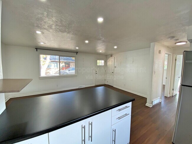 Building Photo - 2829 W Park Pl