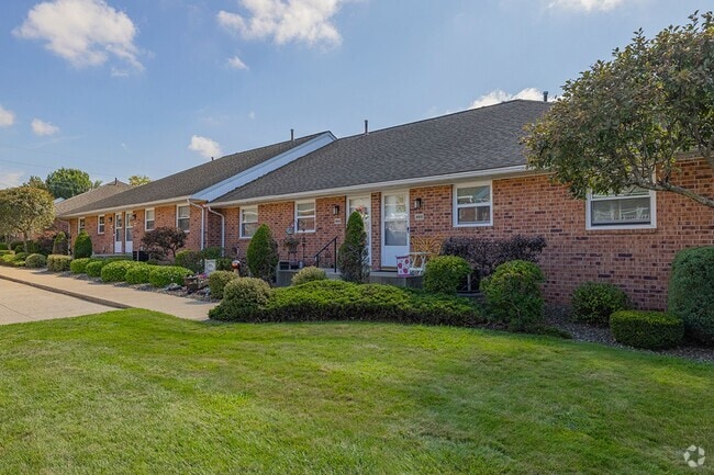 Building Photo - Idyllbrook Village Senior Living