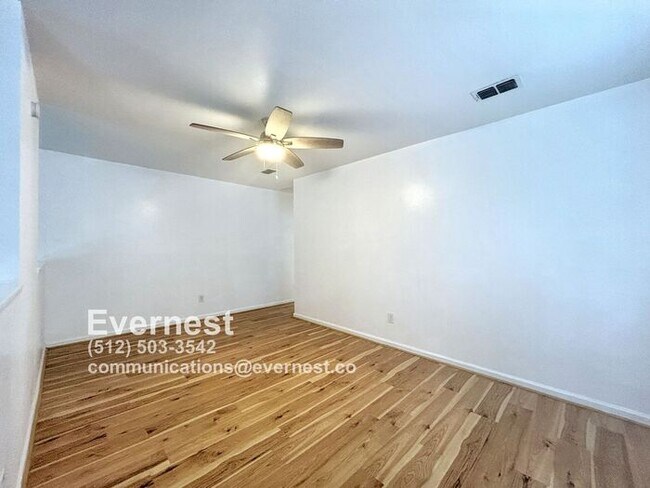 Foto del edificio - 2-Bedroom, 2-Bathroom Apartment in a Prime...
