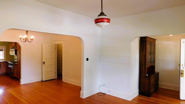 Building Photo - 5204 SE 43rd Ave