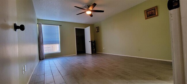 Foto del edificio - 6604 Montauk Dr