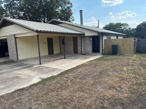 Building Photo - 904 N Bishop St