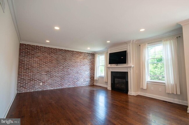Building Photo - 35 Hillside Rd