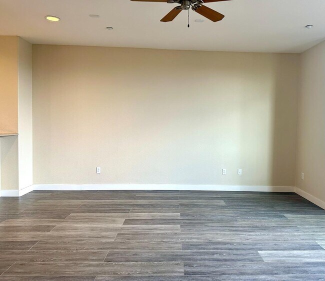 Building Photo - 6425 Blue Rock Ct
