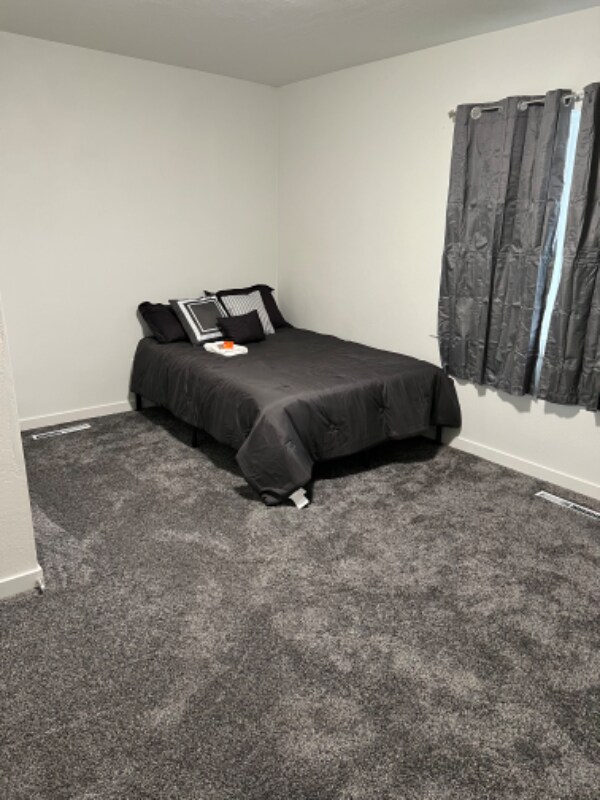Foto principal - 690 Cambridge Dr