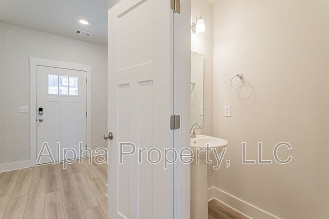 Building Photo - 1530 Rivermeade Dr