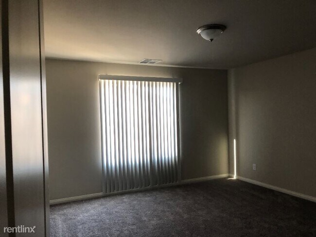 Building Photo - 5 br, 5 bath House - 1058 Willow Berry Ave