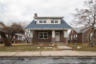 Building Photo - 1205 E Livingston St