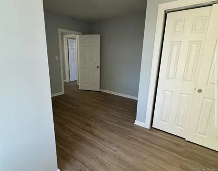 Foto del edificio - 455 E Main St