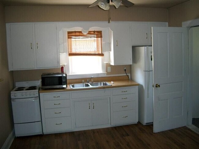 Foto del edificio - 104 5th Ave