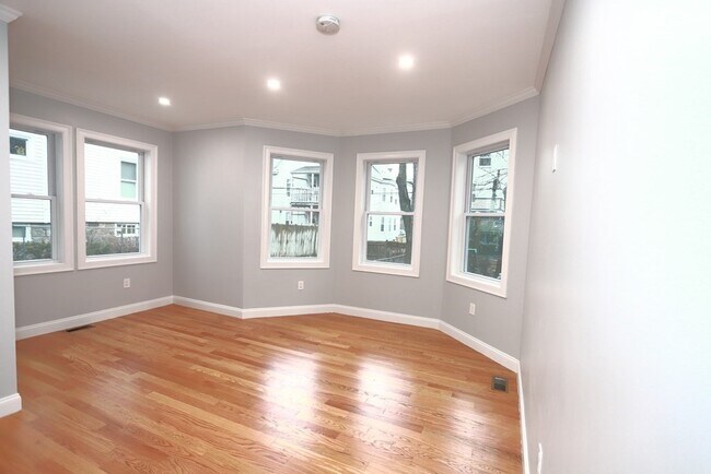 Building Photo - 12 Denvir St