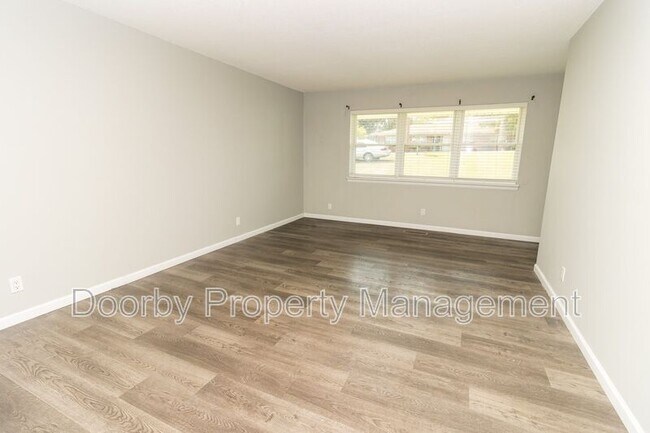 Foto del edificio - 7484 Austin Dr