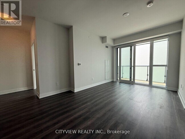 Photo du bâtiment - 430 Square One Dr