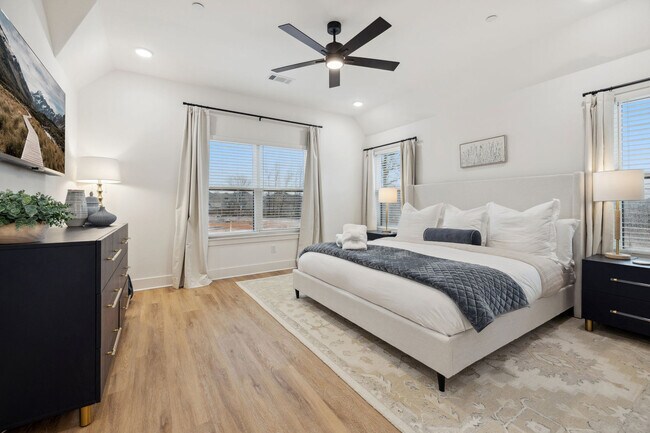 Building Photo - 3050 W Berkeley Ave