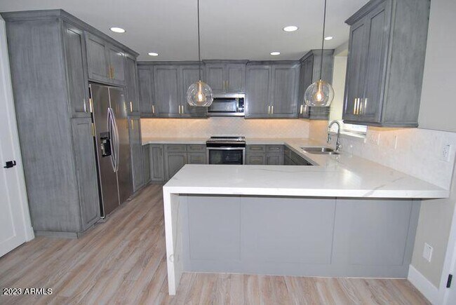 Building Photo - 8541 E Catalina Dr