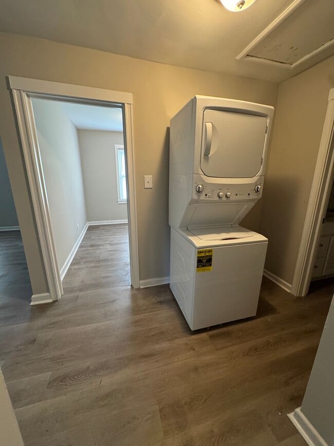 Building Photo - RECENTLY REMODELED !!!