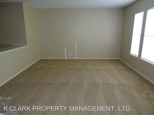 Building Photo - 3 br, 2.5 bath House - 8215 CHESTNUT MANOR DR