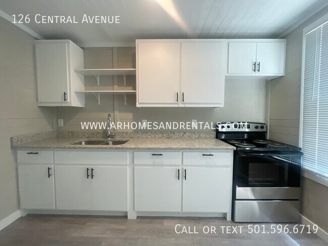Building Photo - 126 Central Avenue | $895 | 3 beds, 1 full...