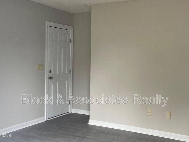 Building Photo - 812 3rd Ave