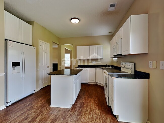 Building Photo - 104 Creekside Drive