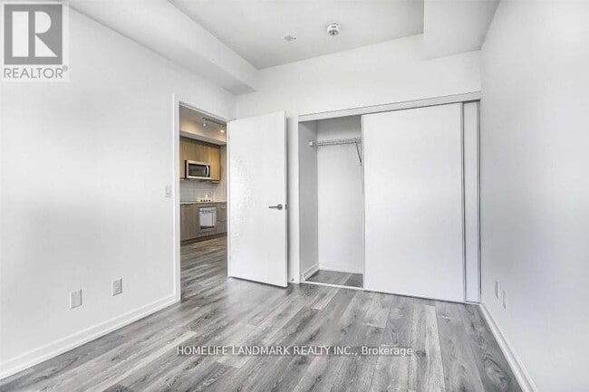 Photo du bâtiment - 32 Forest Manor Rd