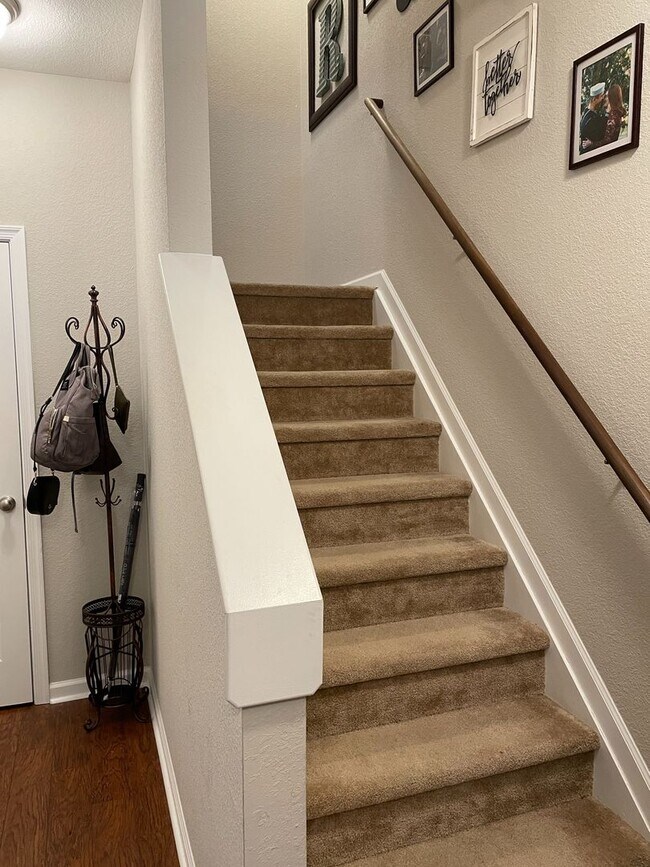 Foto del edificio - Really nice newly built 4 bedroom home with 2 full baths and one 1/2 baths