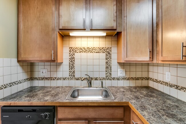 Kitchen - 4909 Crooks Rd