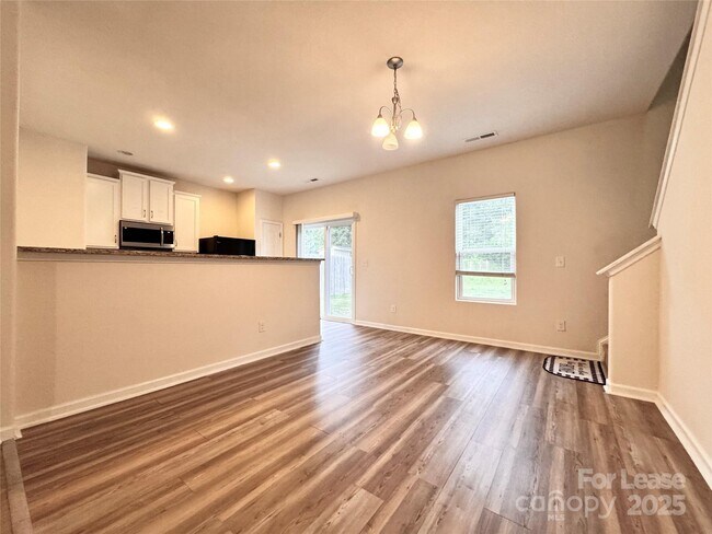 Foto del edificio - 6717 Ware Rd