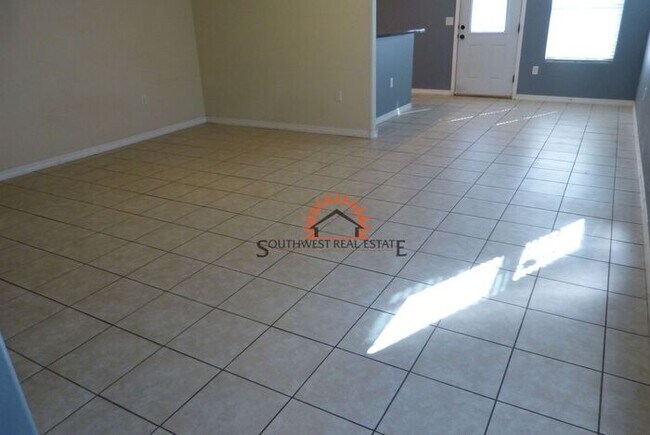 Foto del edificio - Spacious- 2 bedroom 2.5 bath 1 car garage apartment