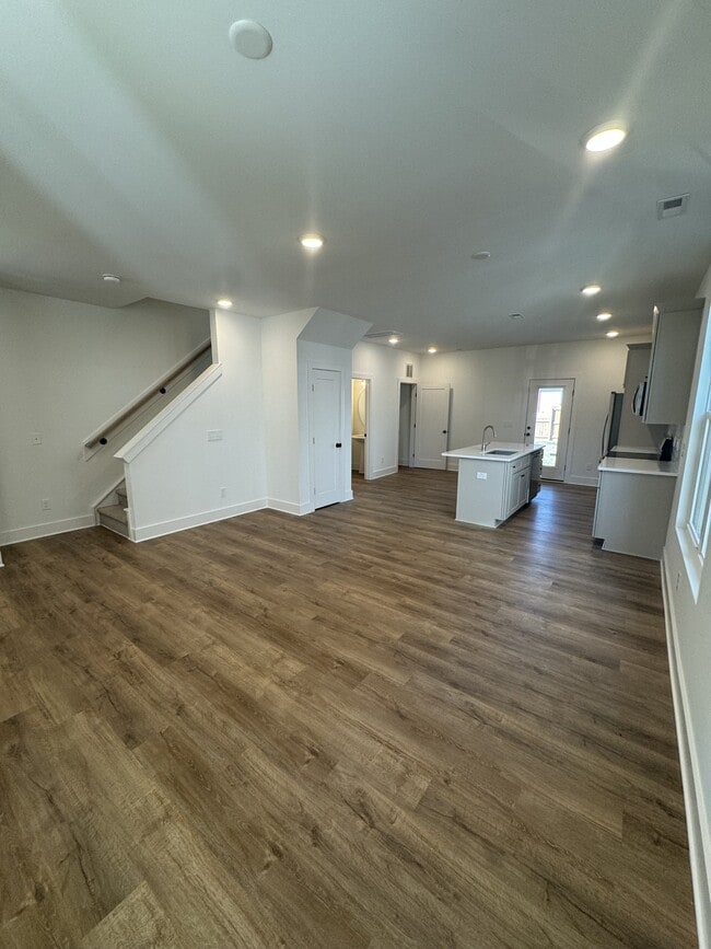 Building Photo - 701 Martin St