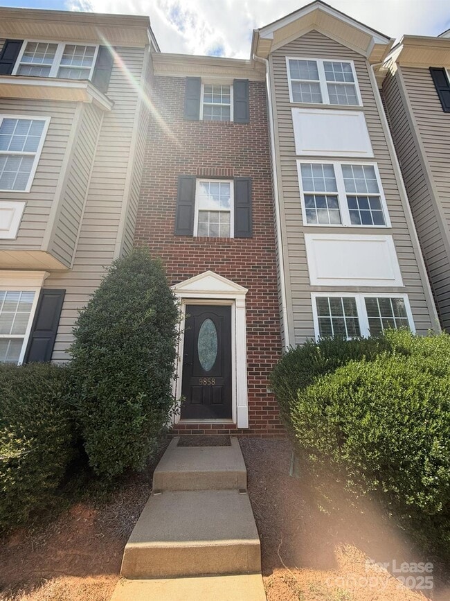 Building Photo - 9858 Treeside Ln