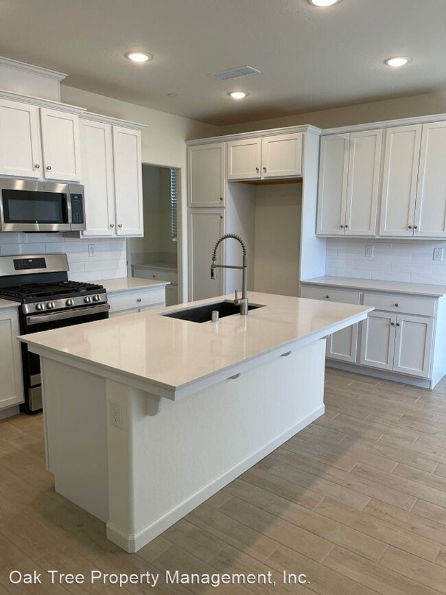 Building Photo - 3 br, 2.5 bath House - 6441 E. Meritage Drive