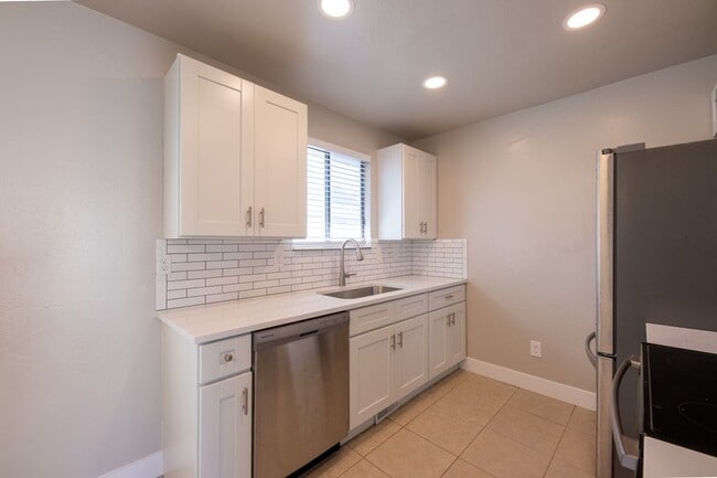Foto del edificio - 5235 S Glendon Wy