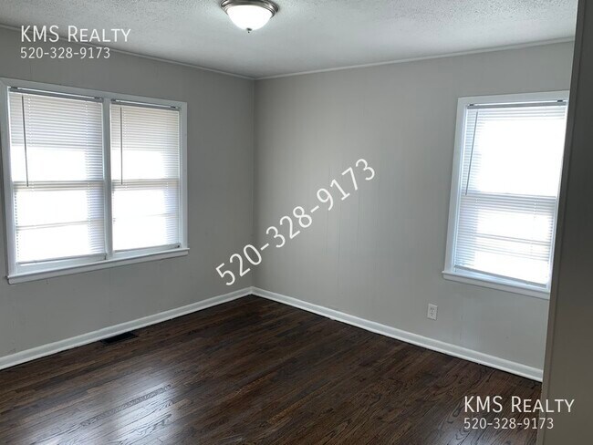 Foto del edificio - 7244 Bales Ave