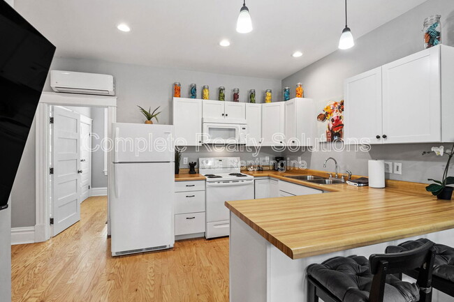 Foto del edificio - 3663 S Broadway