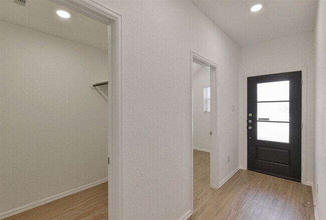 Foto del edificio - 1935 Barrett Gables Dr