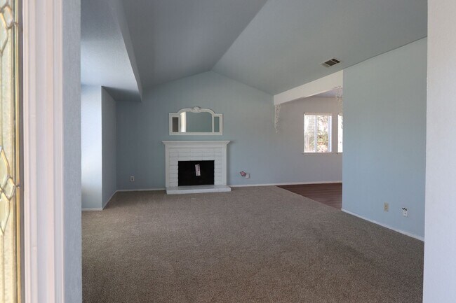 Building Photo - Great Southpoint Estates Home