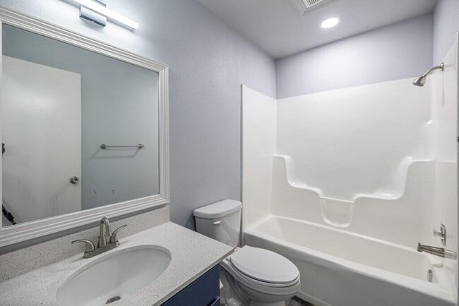 Building Photo - 1701 N Lewis Ave