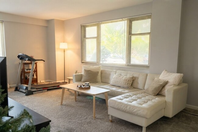 Foto del edificio - 11820 Edgewater Dr