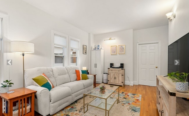 Building Photo - 8 Oakland St