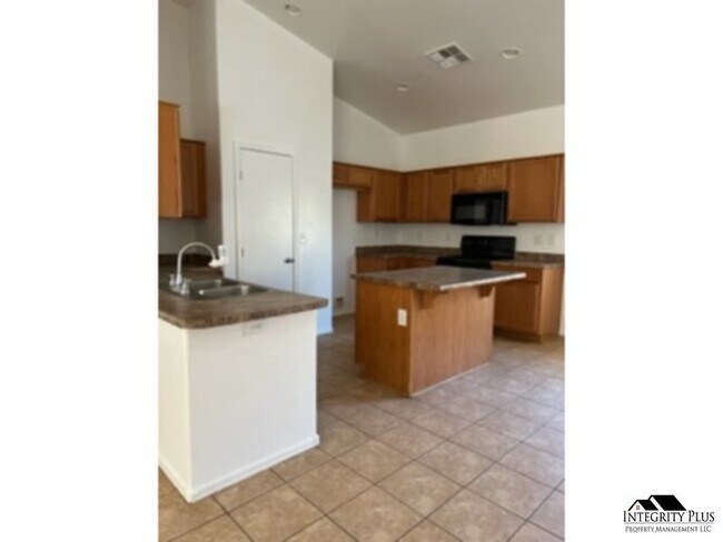 Building Photo - 4 bd 2 ba