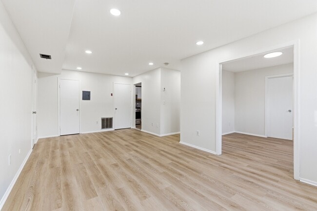Building Photo - 491 College Dr