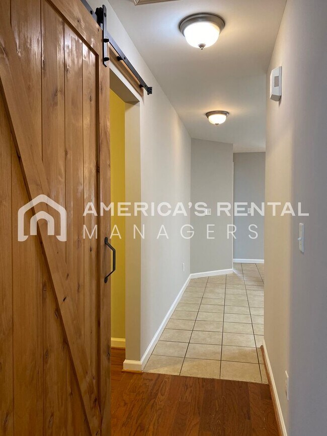 Building Photo - Townhome for Rent in Bessemer!  View with 48 Hours Notice!