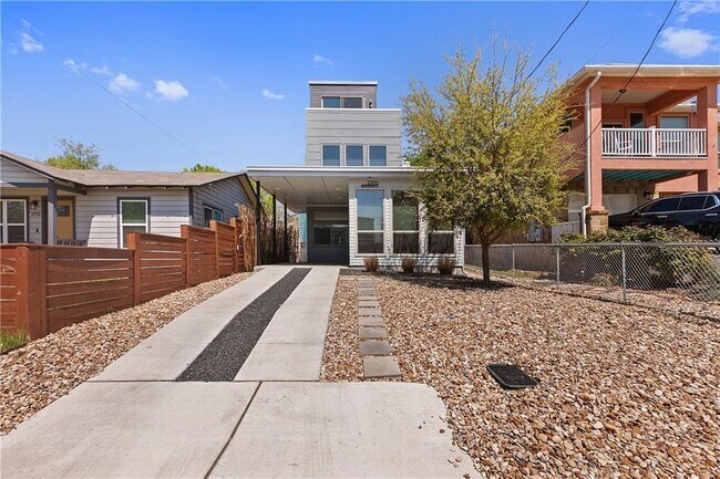 Foto del edificio - 2702 Crest Ave