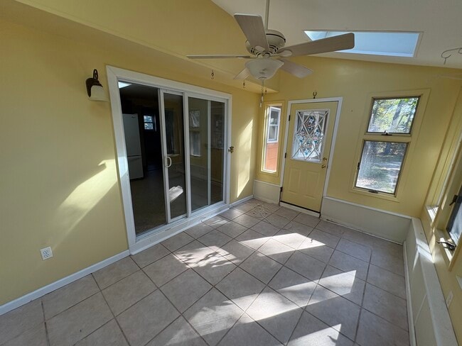 Building Photo - 192 Woodland Dr