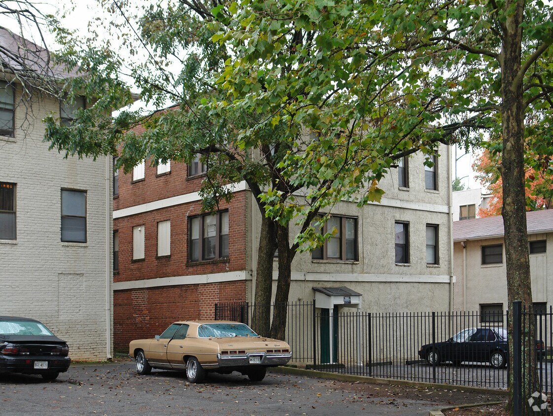 Foto del edificio - 398 N Boulevard